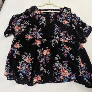 Babeau dark floral blouse with cold-shoulder cutouts. XL